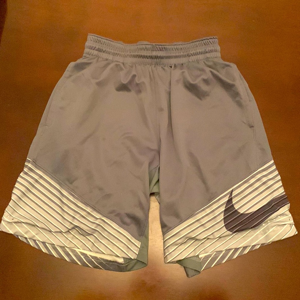 Nike elite shorts men’s size s